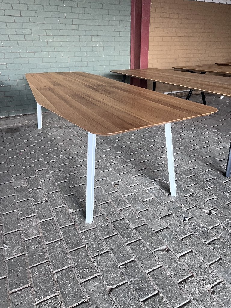 Studio Henk Paper Eettafel 280 x 100 Eiken | Van €3299, nu, Studio Henk, Studio Henk, Studio Henk, Rechthoekig