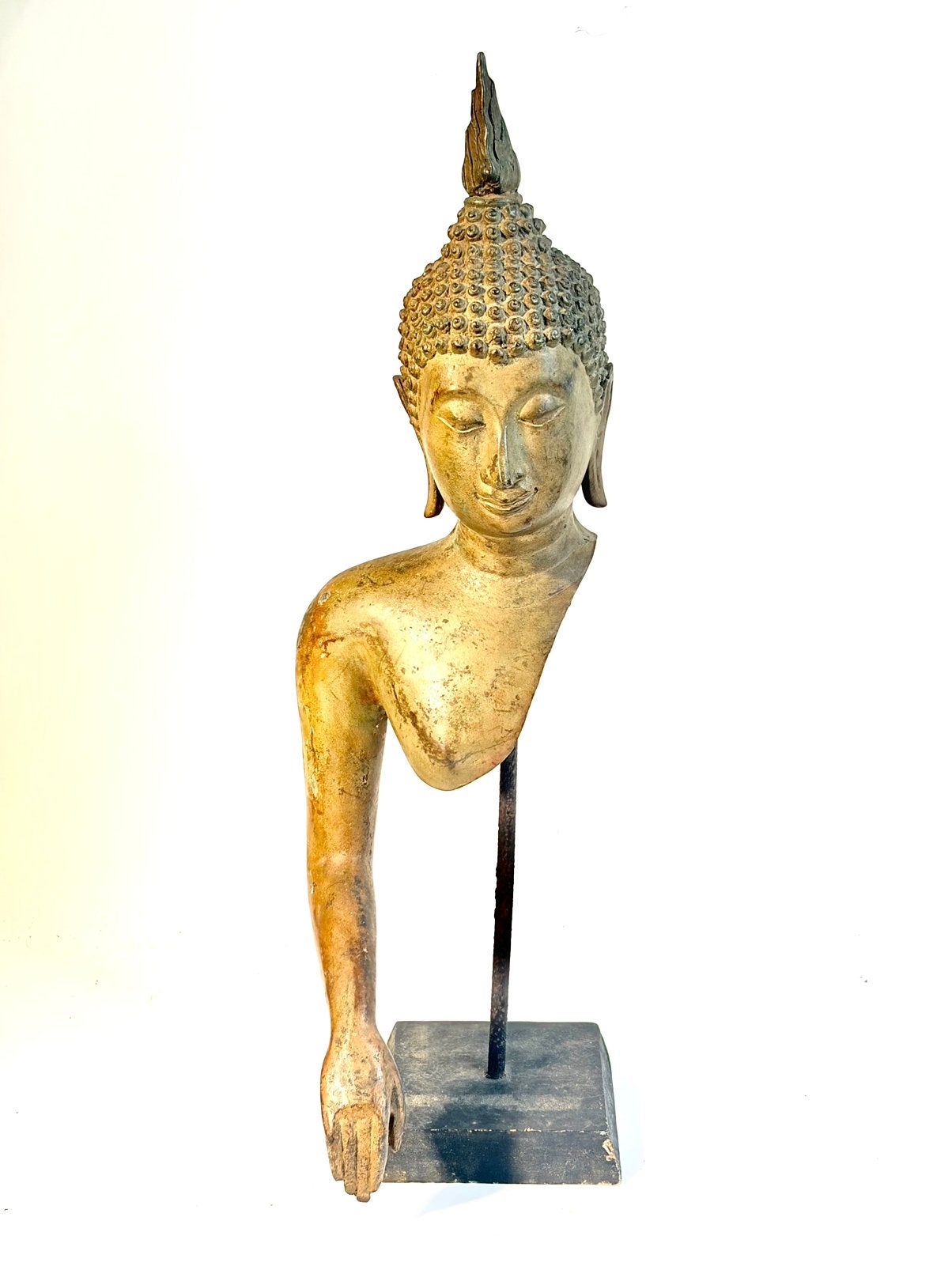Antiek bronzen Boeddhabeeld op sokkel, Antiek en Kunst, Ophalen of Verzenden, 20 - 50 cm, Beeld, Bruin