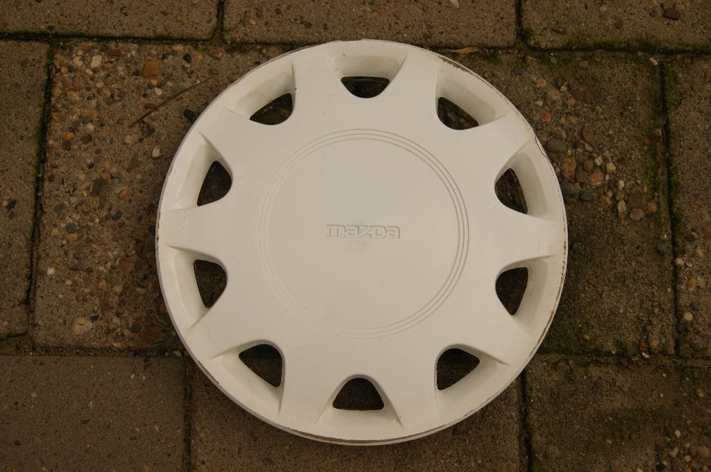 1 losse originele wieldop Mazda 323 13 inch (Model 1), Auto diversen, Wieldoppen, Ophalen of Verzenden, Gebruikt