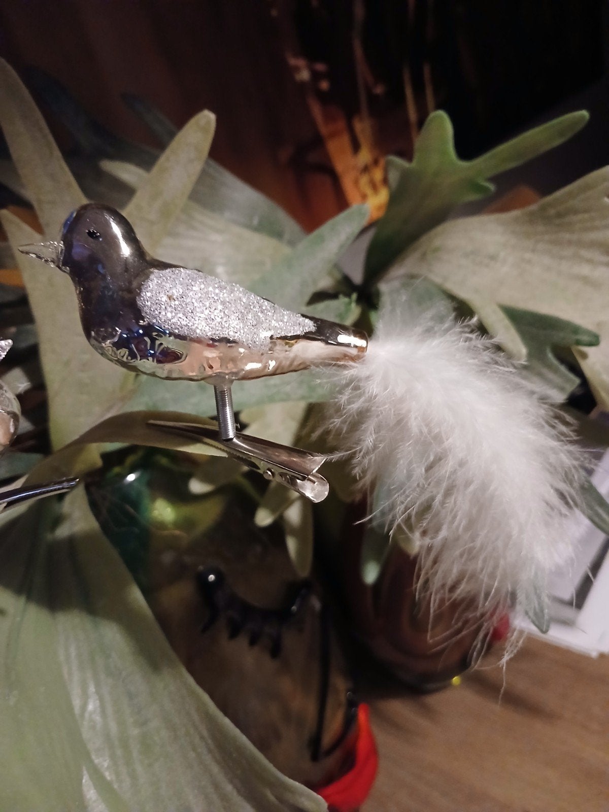 2 zilveren vogeltjes met veren, Ophalen of Verzenden