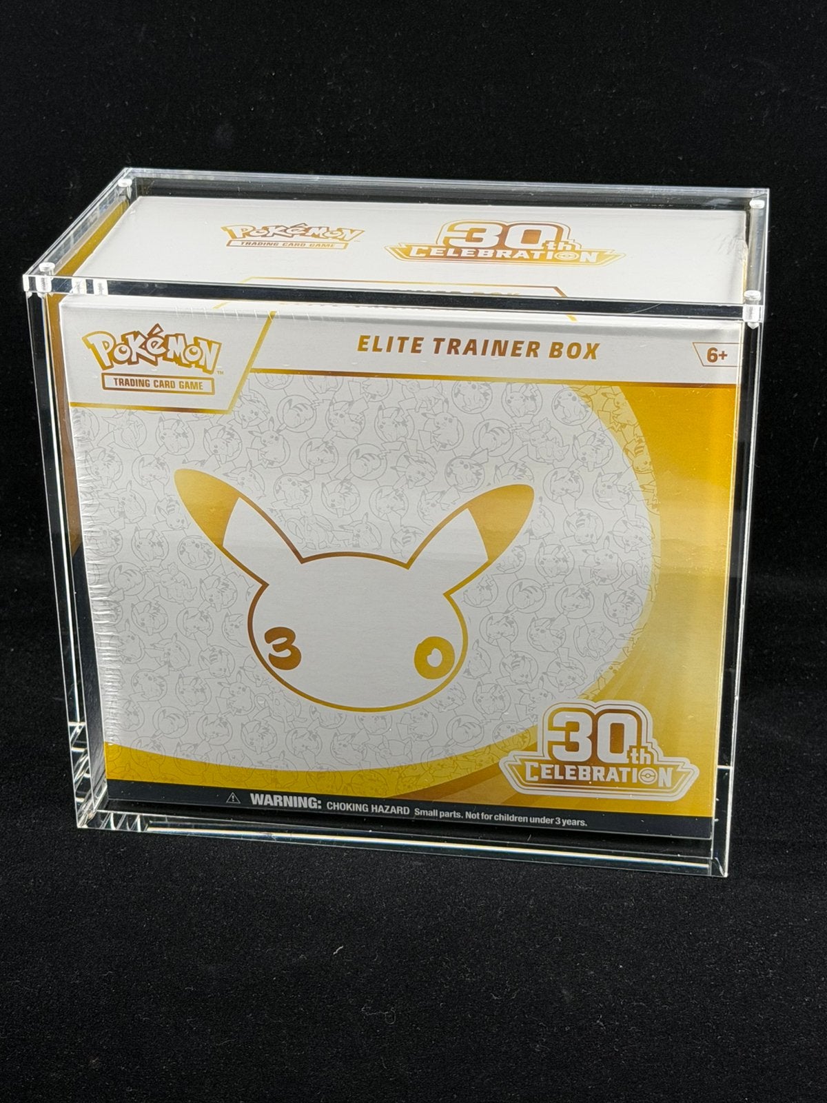 Pokémon 30th Celebration Elite Trainer Box ETB + Acryl Case, Ophalen of Verzenden, Nieuw, Boosterbox