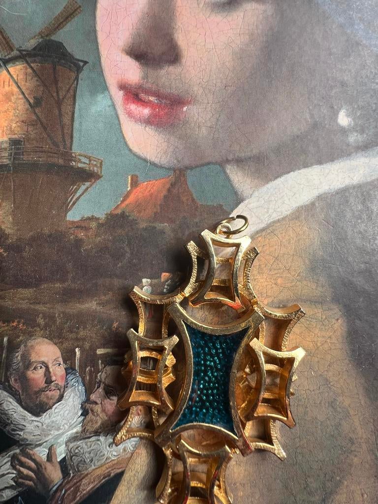 Exquisite hanger met emaille uit Engeland, Overige materialen, Gebruikt, Overige voorstellingen, Ophalen of Verzenden