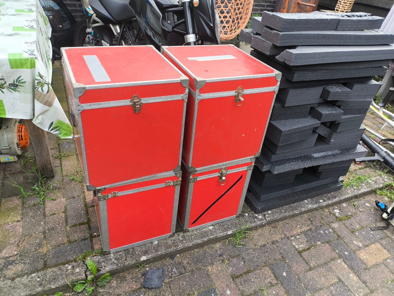 4x flightcases rood 43cm hoog met partij beschermingsfoam, Ophalen of Verzenden, Gebruikt, Overige instrumenten, Flightcase