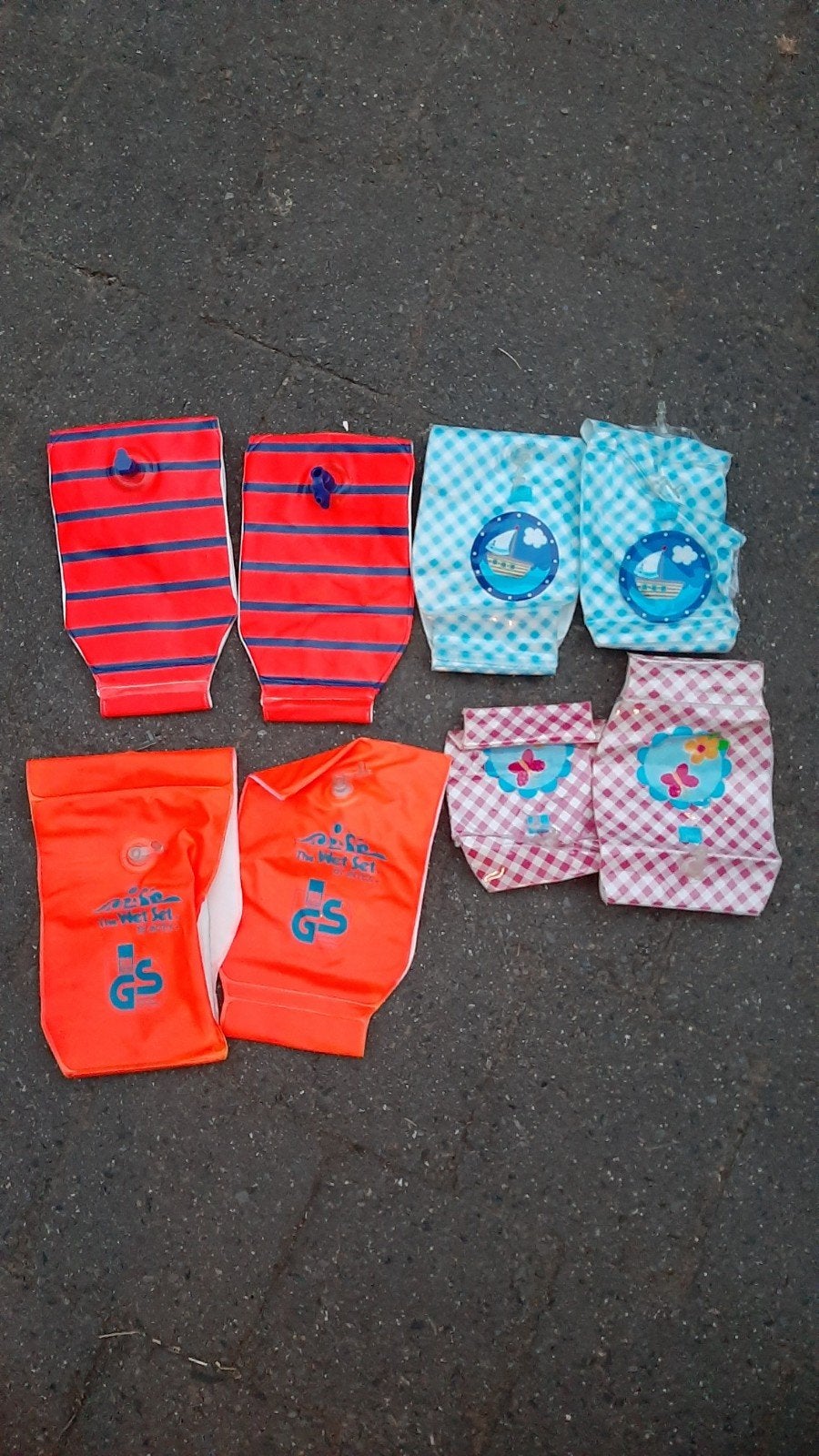GRATIS zwembandjes 4 paar, Kinderen en Baby's, Kinderkleding | Kinder-zwemkleding, Ophalen, One size, Jongen of Meisje, Zwem-accessoire