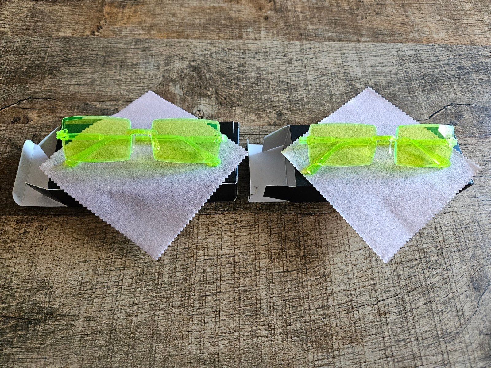 (NIEUW) 2 NEON BRILLEN VOOR CARNAVAL, Ophalen of Verzenden, Nieuw