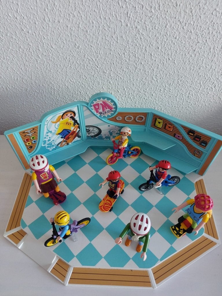 Playmobil skate- fietsenwinkeltje incl. div. poppetjes, Ophalen of Verzenden, Zo goed als nieuw