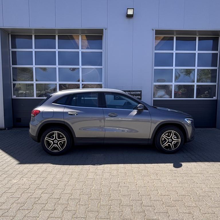 Mercedes-Benz GLA 250e *Pano, AMG wielen* GLA 250 e (247.786, Automaat, 4 cilinders, Bedrijf, 161 pk