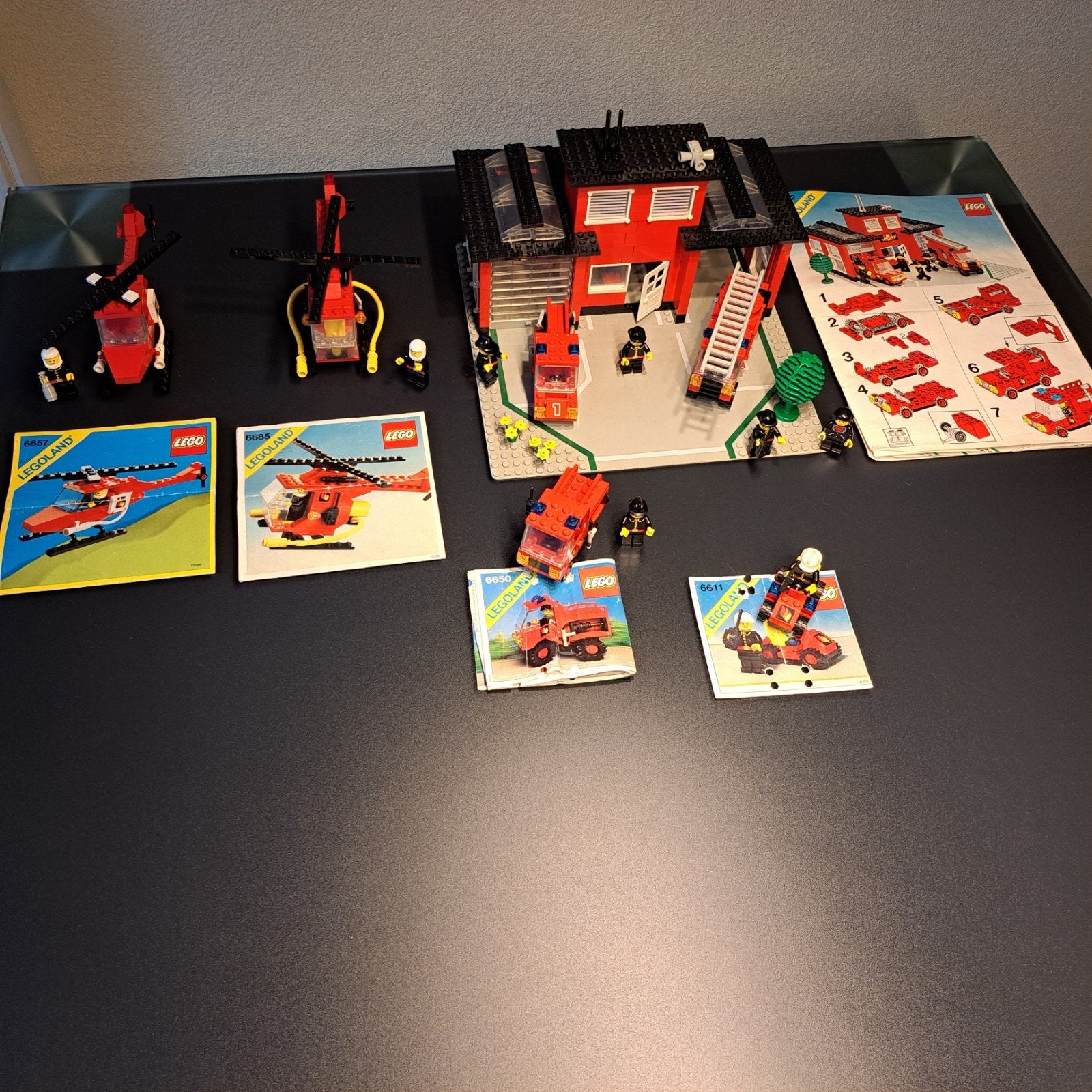 Legoland 6382 Brandweerkazerne, 2 vliegtuigen en
2  extra au, Ophalen of Verzenden, Zo goed als nieuw, Lego