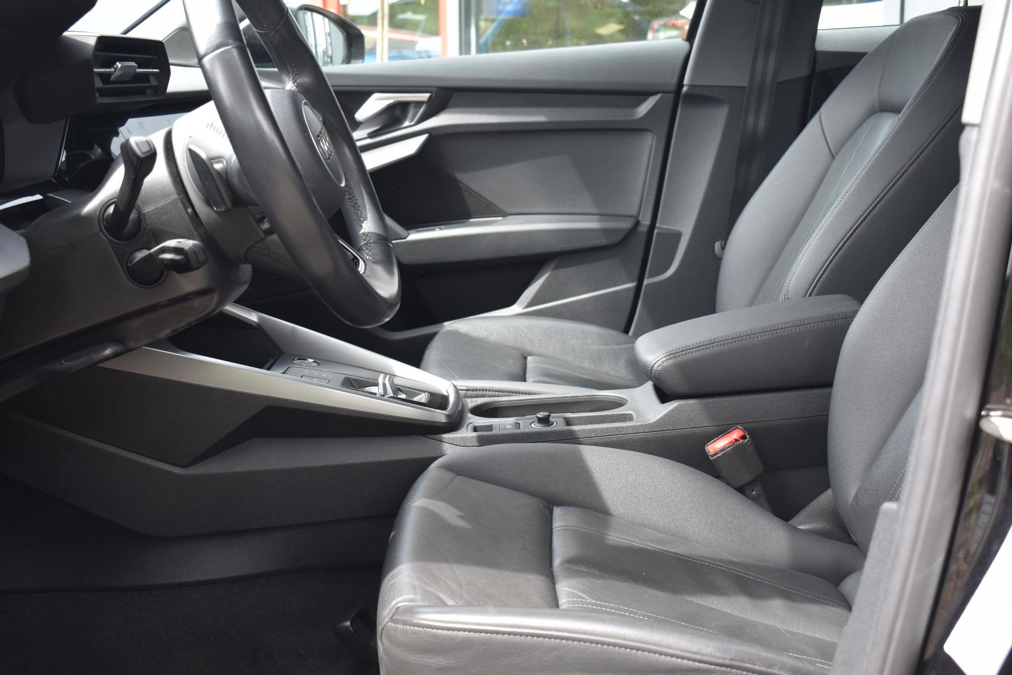 Audi A3 Sportback 35 TFSI S edition S-line | Leder | Adaptie, Auto's, 4 cilinders, 150 pk, Zwart, Leder