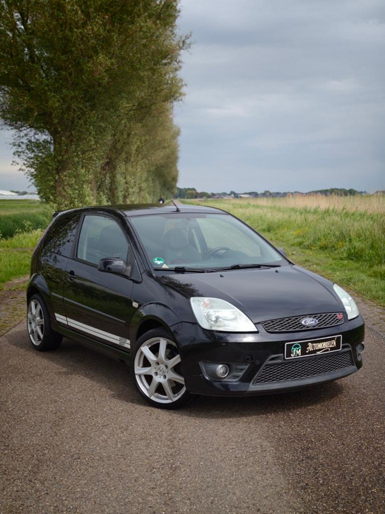 Ford Fiësta 2.0 16V ST | 150 PK | 3DR 2005 Zwart | Org NL, Voorwielaandrijving, 1037 kg, 40 €/maand, 4 cilinders