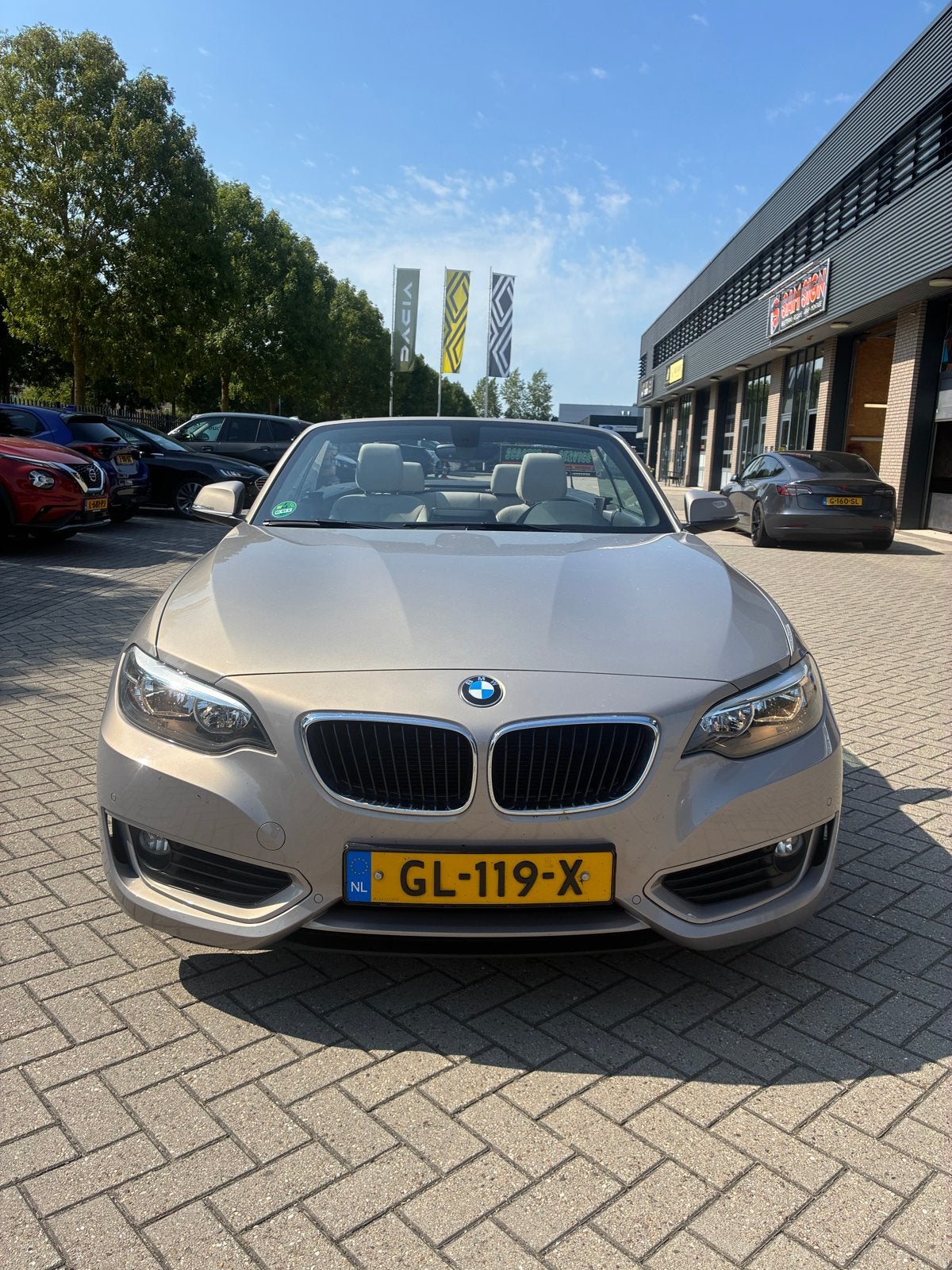 BMW 2-Serie 1.5 218IA 100KW Cabrio Aut8 2015 Champagnekleur, Auto's, Automaat, Cabriolet, 4 stoelen, Origineel Nederlands