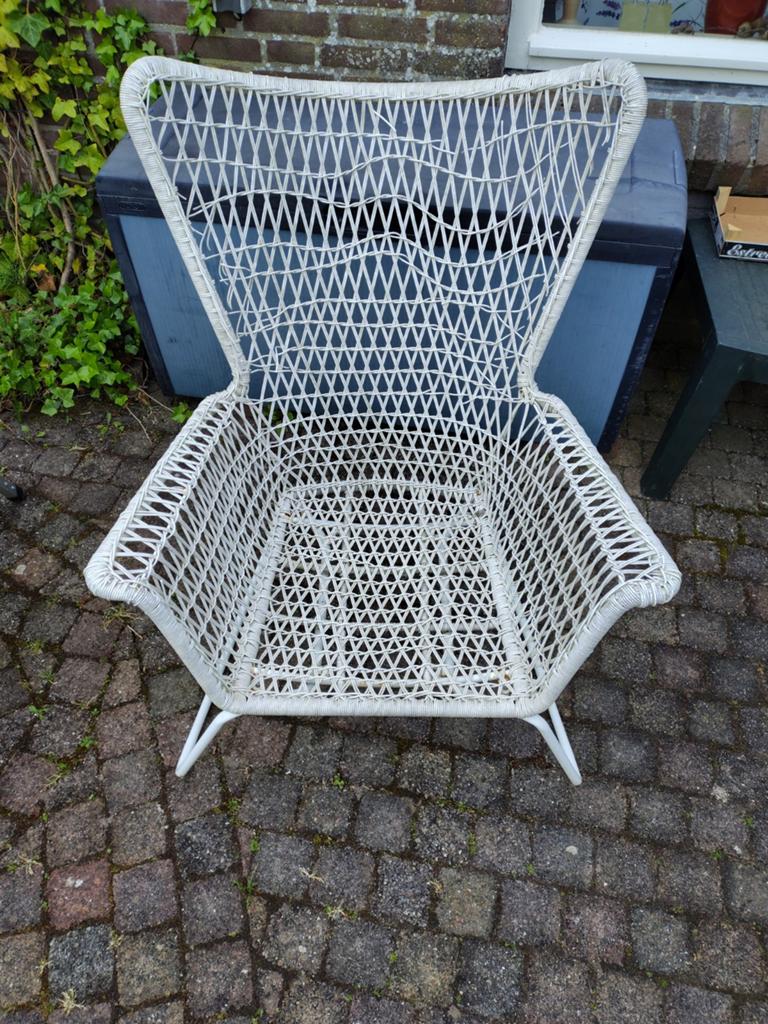Witte rotan stoel, Ikea met metalen onderstel, Ophalen, Gebruikt