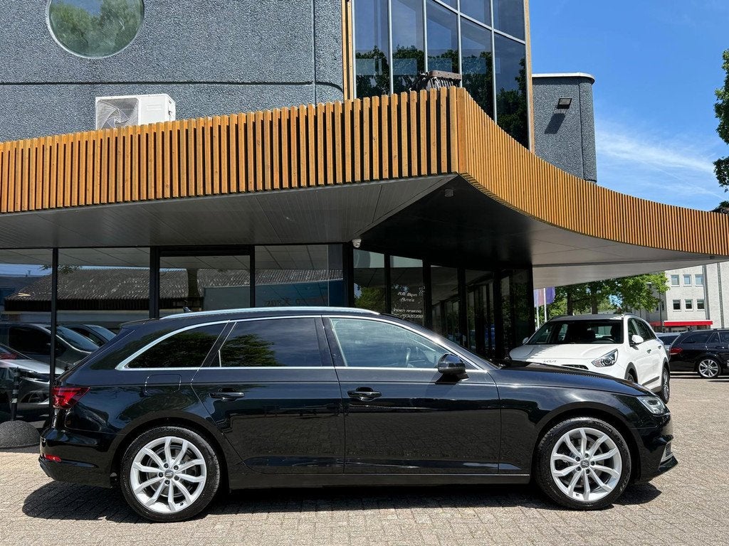 Audi A4 Avant 35 TFSI Design Pro Line|Rijklaar!|Trekhaak|Lee, Auto's, Audi, Gebruikt, 4 cilinders, Zwart, Leder