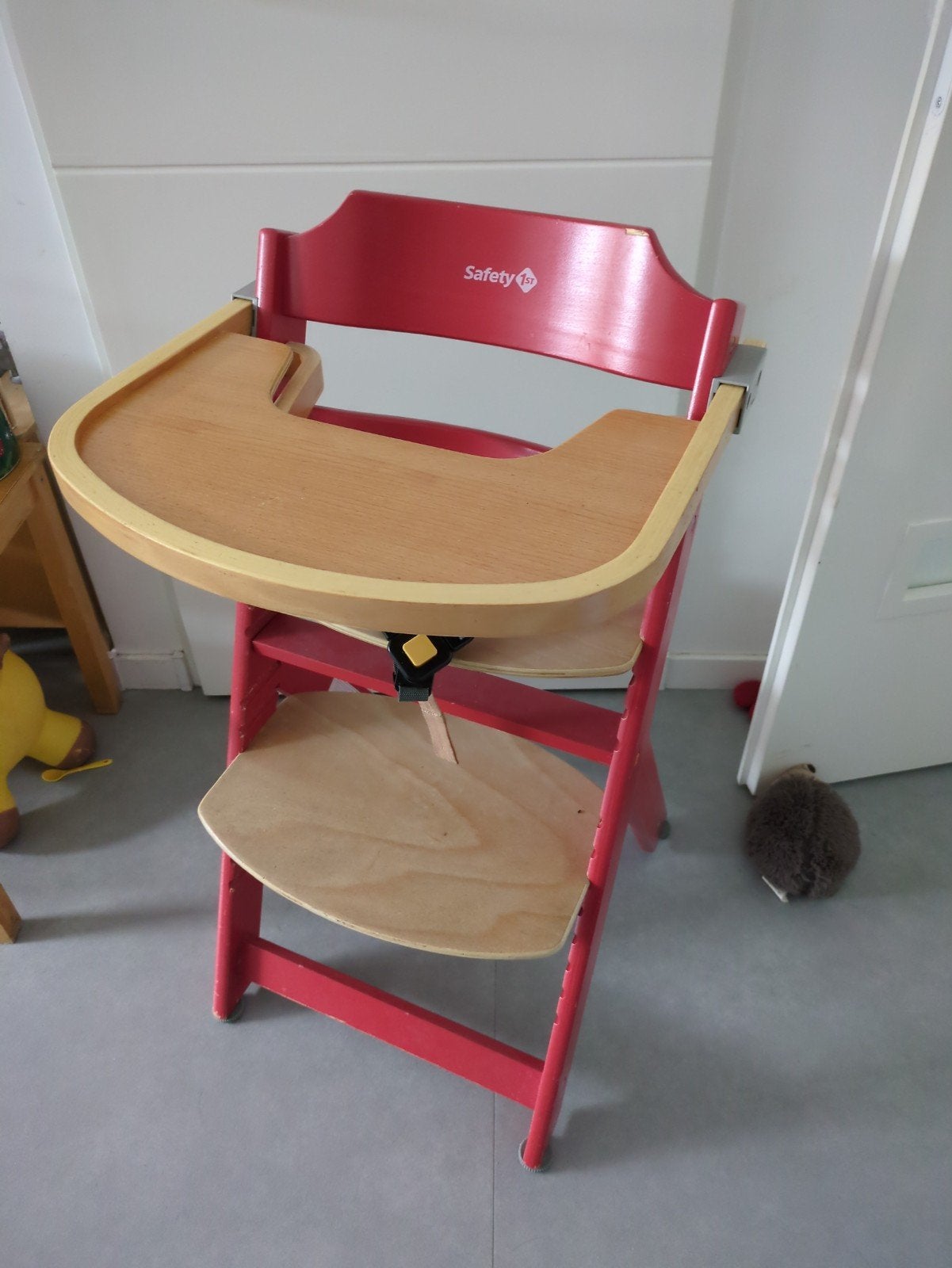 Safety 1st Meegroeistoel - Rood met eetblad en gordel, Ophalen, Gebruikt, Meegroeistoel, Gordel(s)