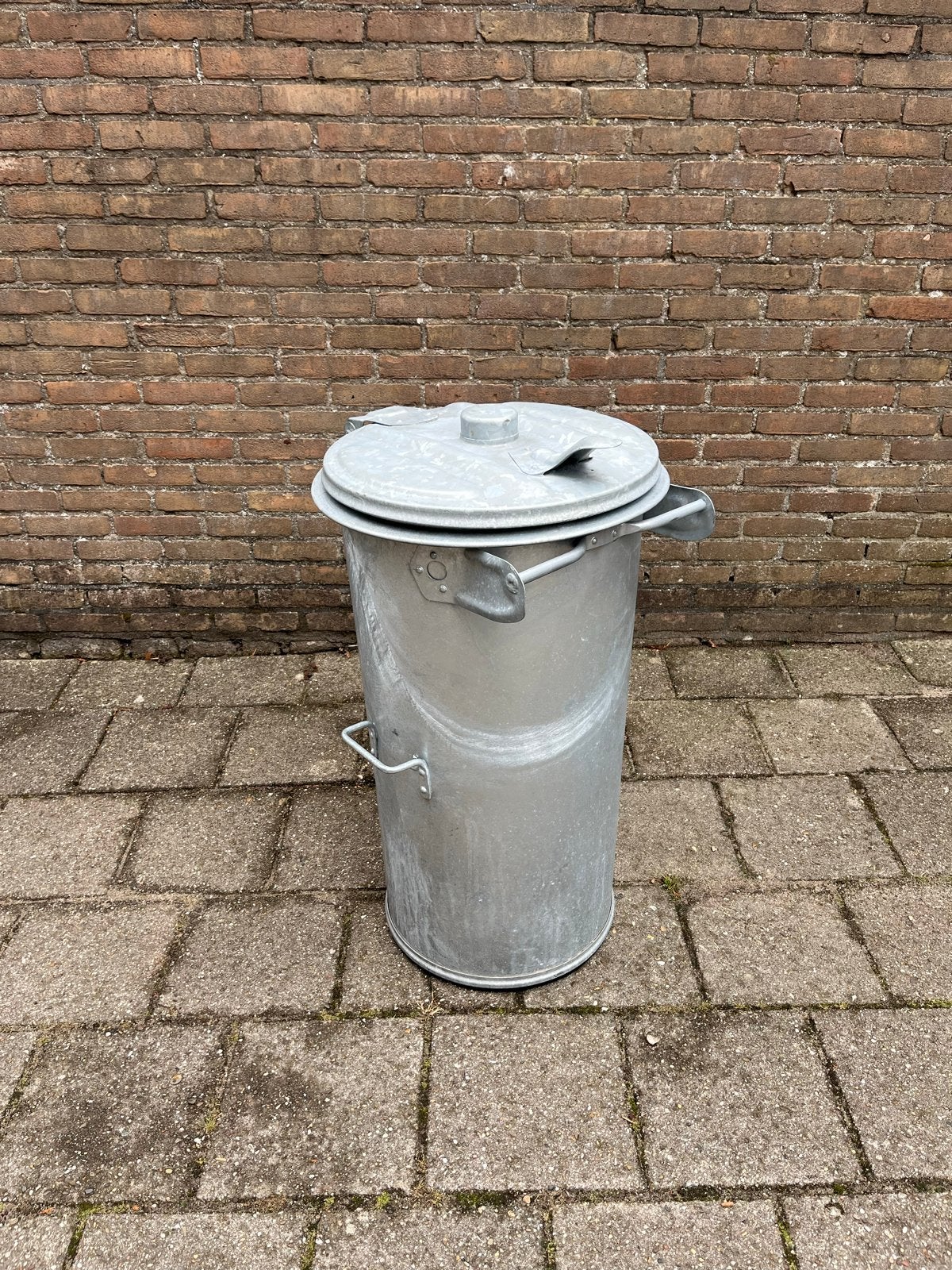Gegalvaniseerde vuilnisbak met deksel, Ophalen, Gebruikt, 40 liter of meer, 75 – 100