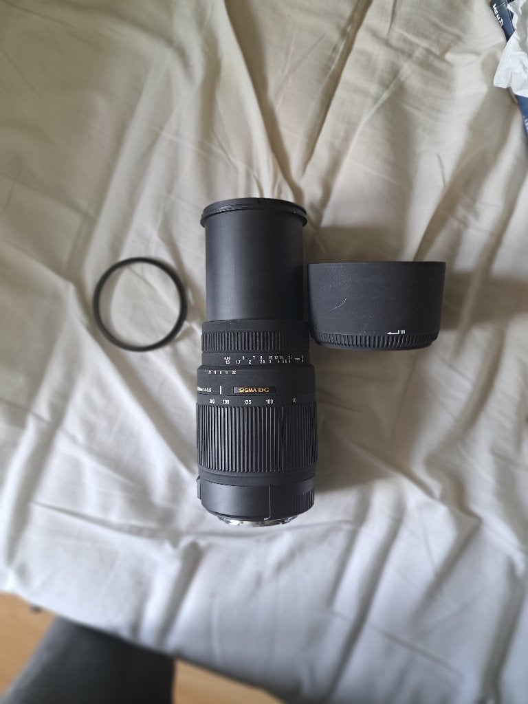 Foto 4 van Sigma 70-300mm f/4-5.6 DG OS voor canon zonnekap + UV-filte