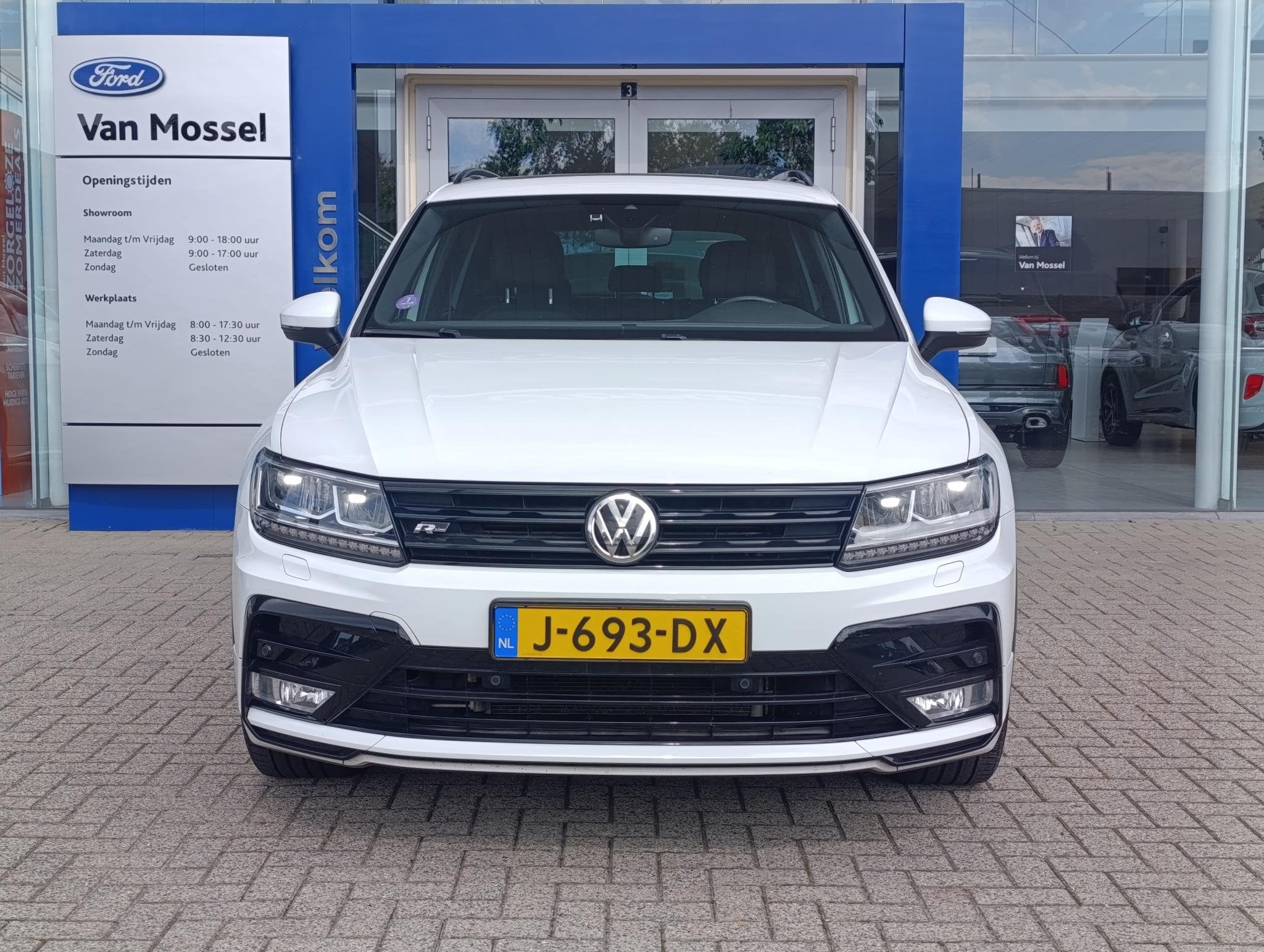 Volkswagen Tiguan 2.0 TSI 4Motion Highline | Panodak | Stoel, Automaat, 12 maanden, Stof, Gebruikt