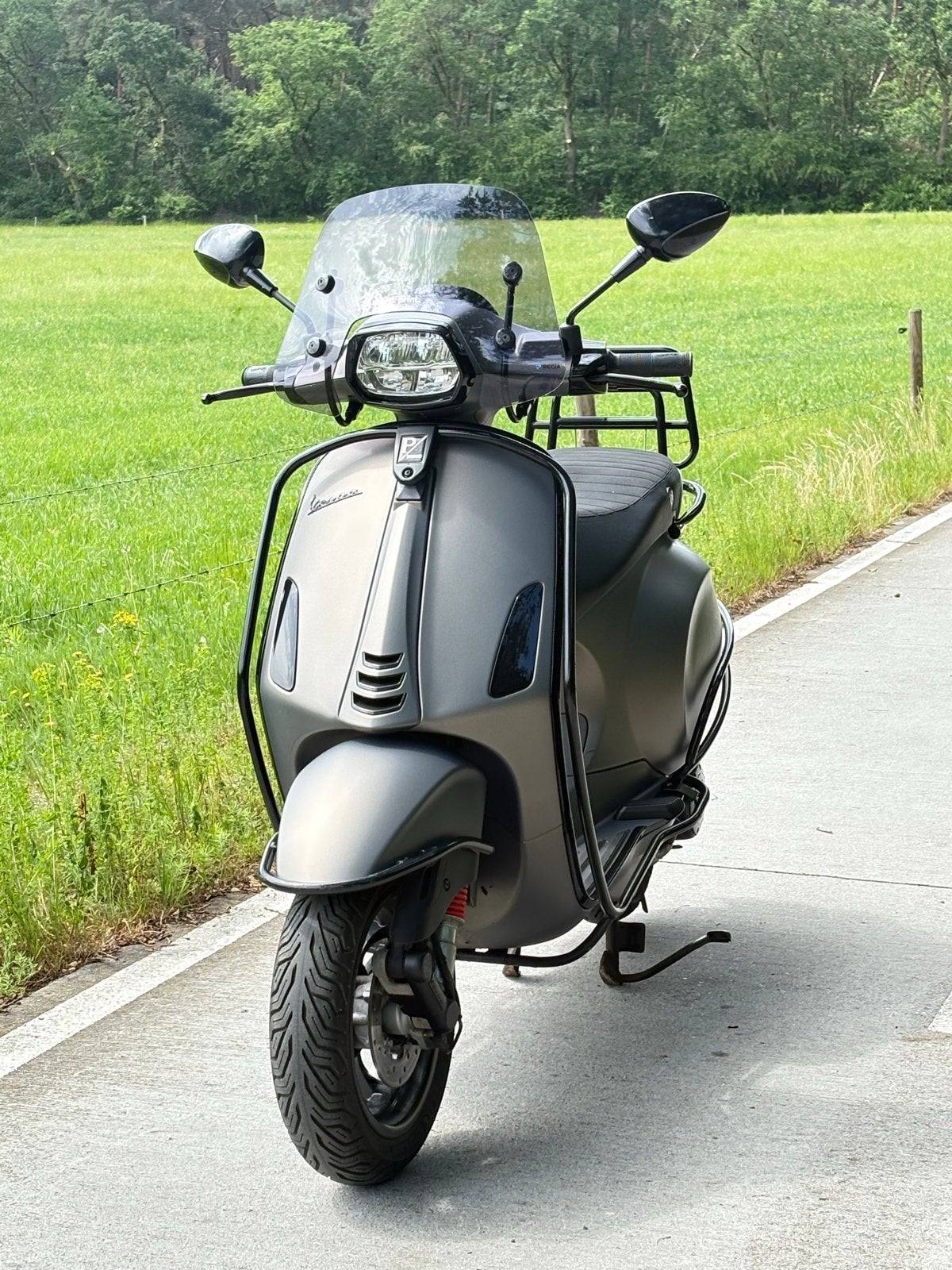 Vespa Sprint 2023 Mat Grijs - Zo goed als nieuw, Fietsen en Brommers, Scooters | Vespa, Ophalen, Overige modellen, Zo goed als nieuw