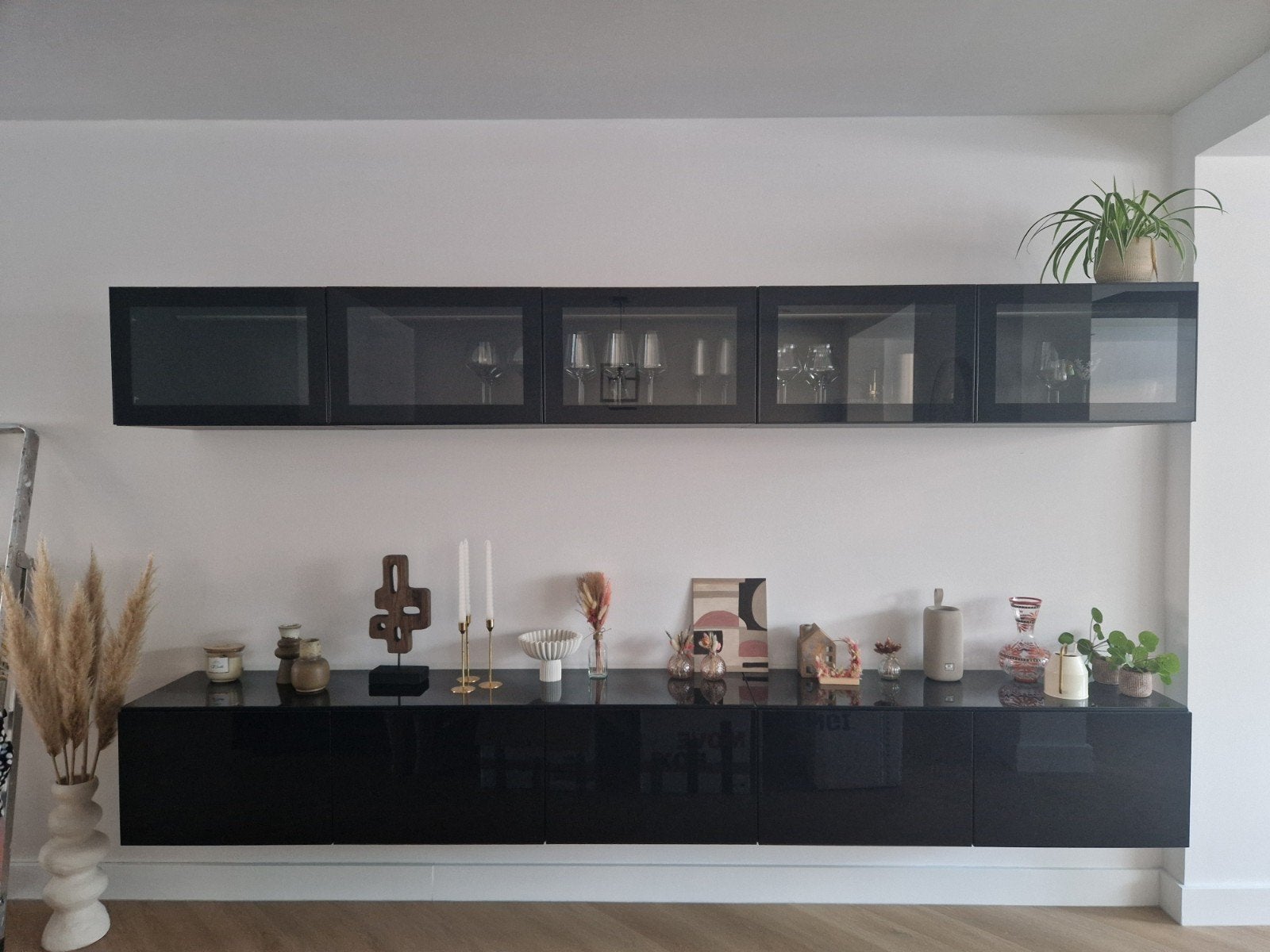 Zwarte hoogglans wandkastenset met verlichting, Ophalen, 300 cm of meer, Minder dan 100 cm, 25 tot 50 cm