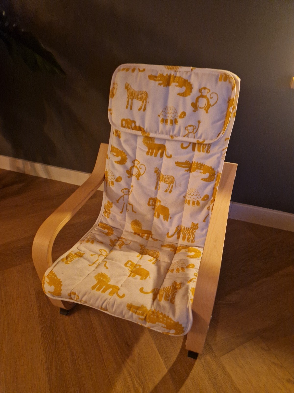 IKEA POÄNG Kinderfauteuil met Dierenprint Kussen, Kinderen en Baby's, Ophalen, Zo goed als nieuw, Overige typen