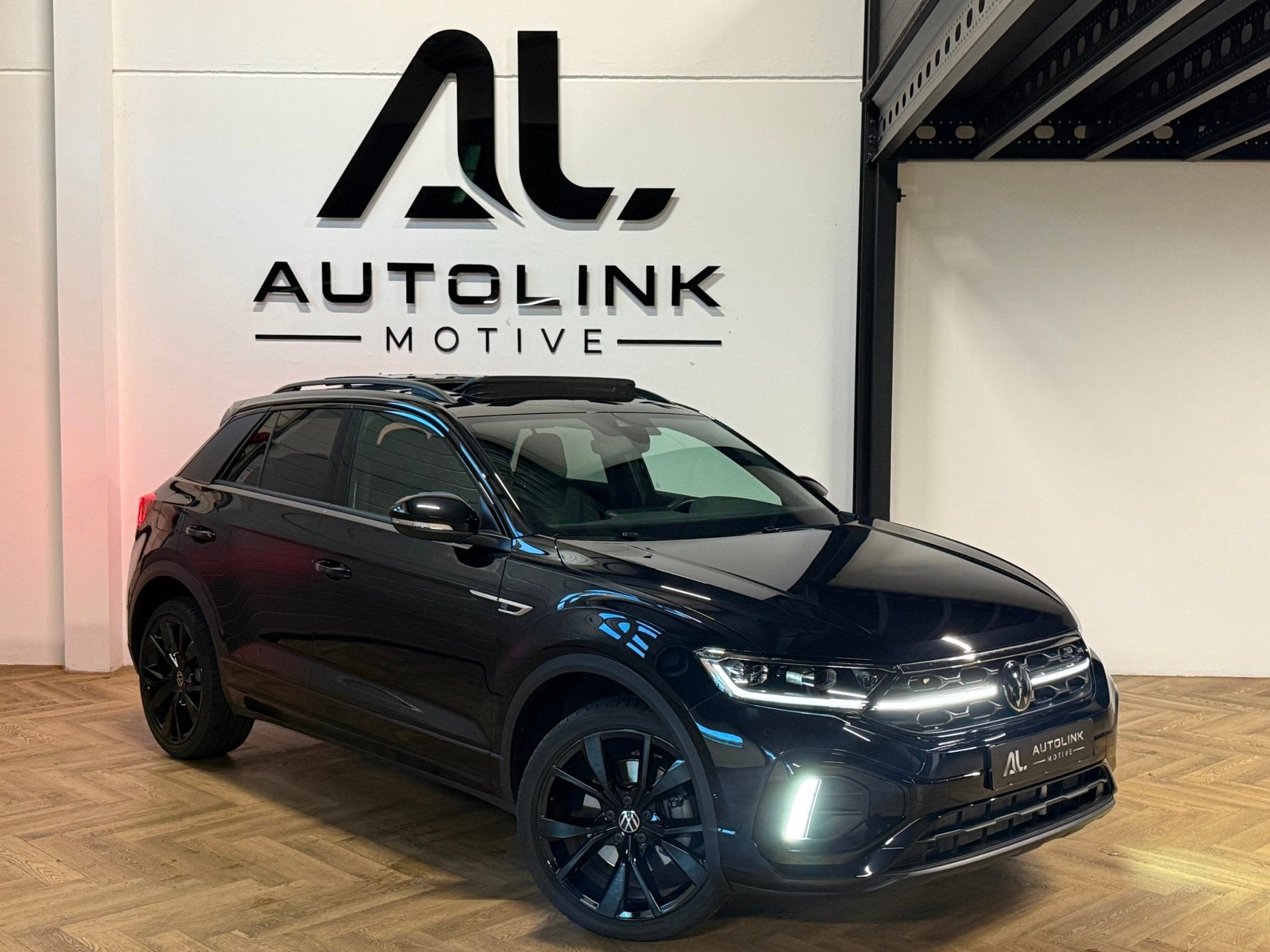 Volkswagen T-Roc 1.5 TSI R-Line|3x R-Line|Panorama|Black Sty, 1258 kg, Zwart, 4 cilinders, 150 pk