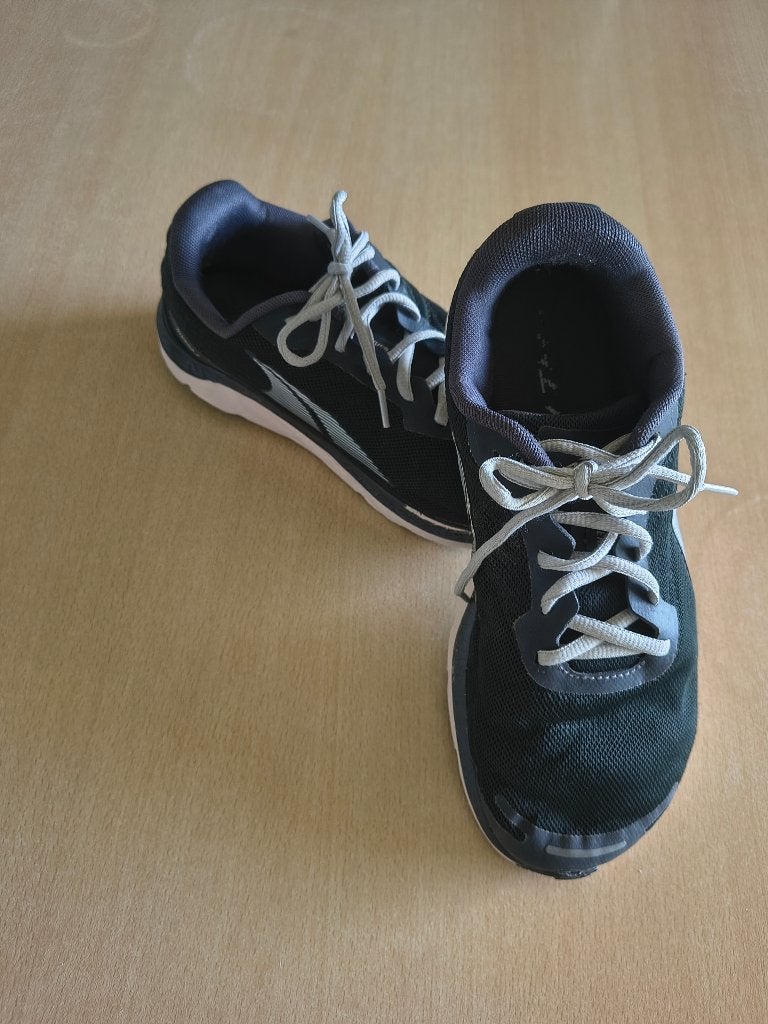 Altra Schoenen, Zwart, Ophalen of Verzenden, Sneakers of Gympen, Gedragen