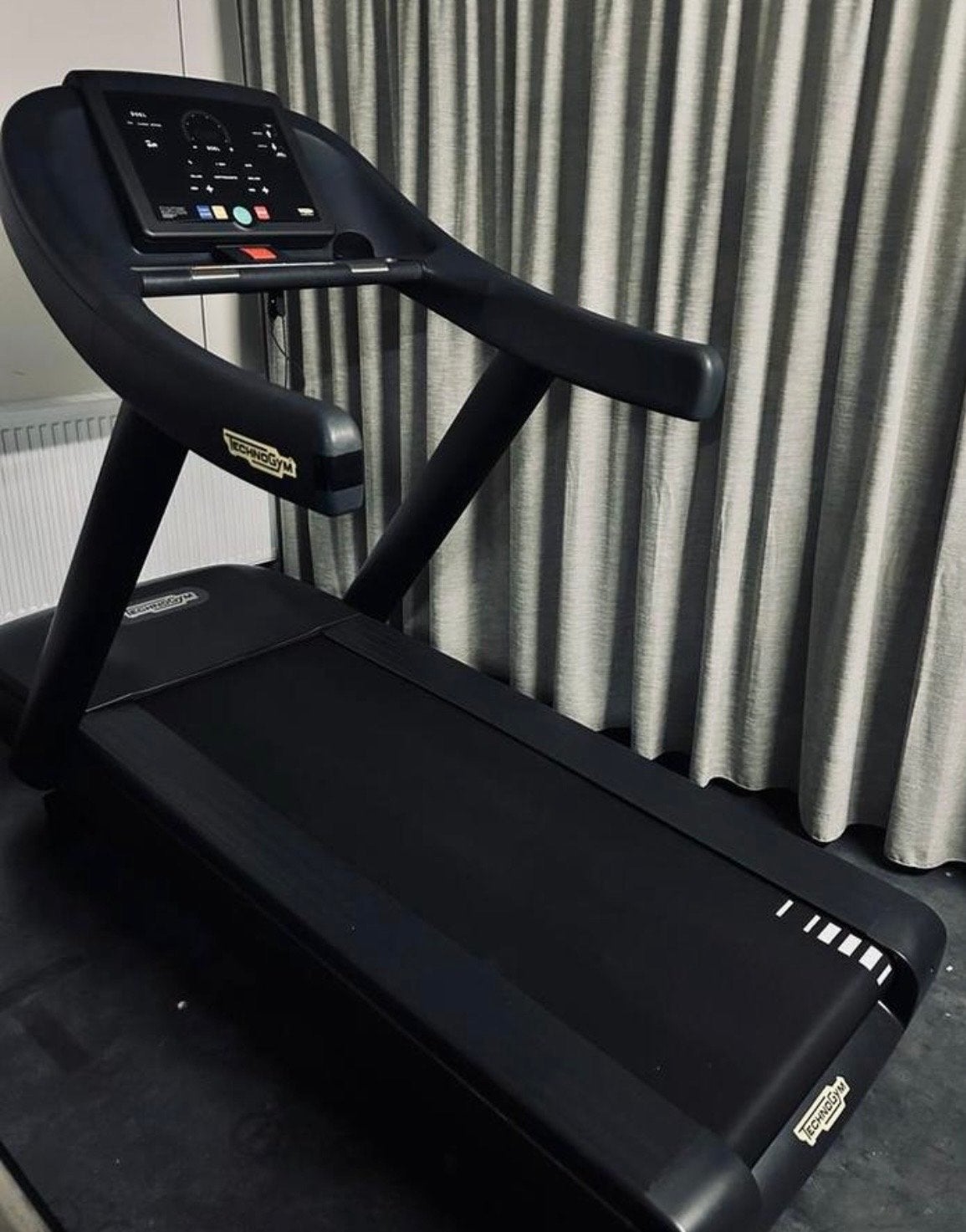 Technogym BLACK Loopband - Zo goed als nieuw, Ophalen of Verzenden, Zo goed als nieuw, Benen, Overige typen