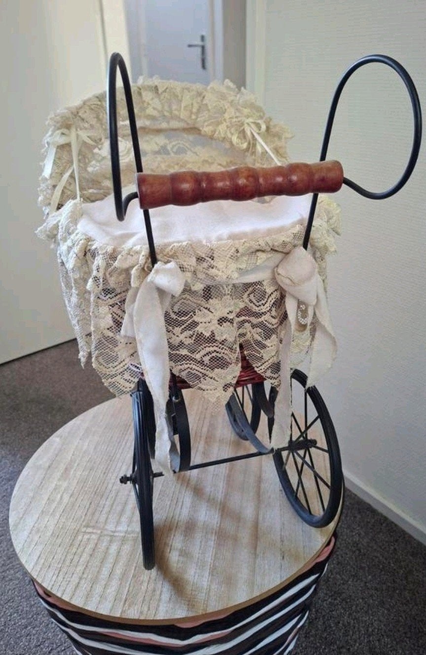 Vintage poppenwagen 53cm hoog., Verzamelen, Poppenhuizen en Toebehoren, Ophalen, Gebruikt, Decoratie