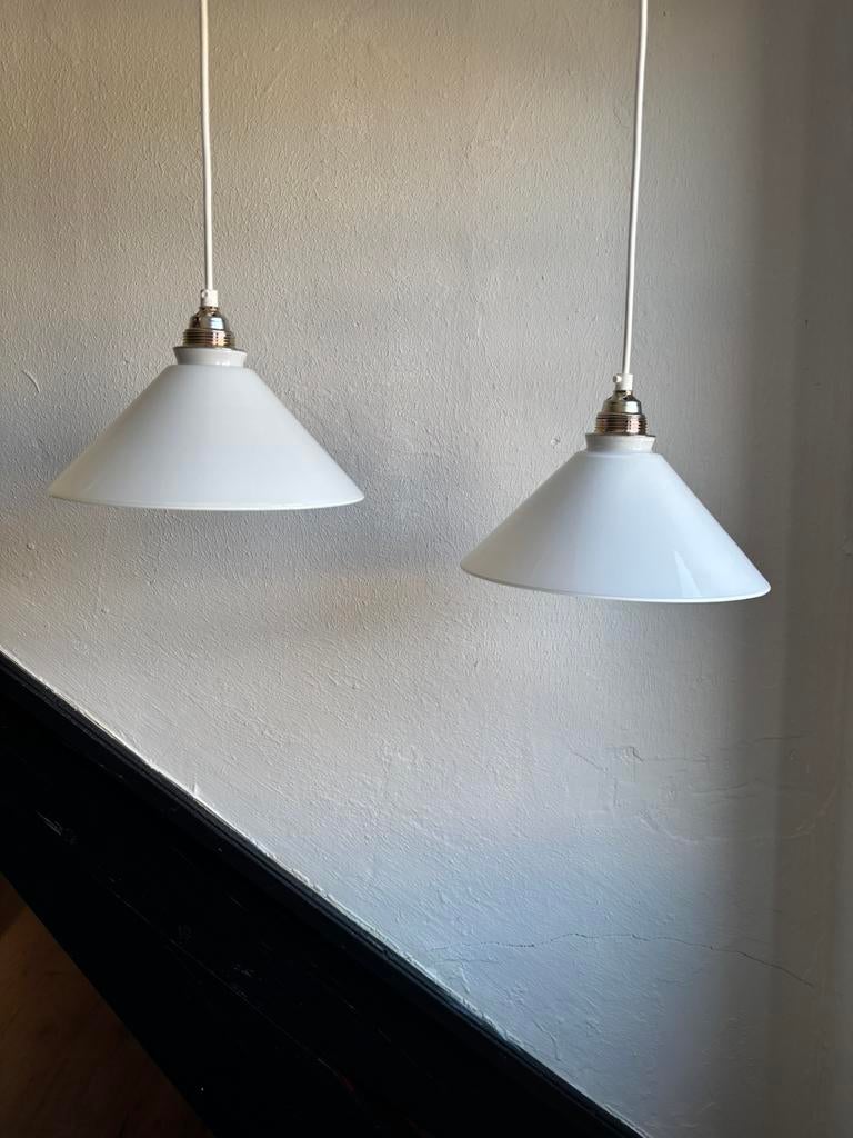 Set 2 vintage melkglas driehoek glazen opaline hanglamp wit, Huis en Inrichting, Lampen | Hanglampen, Ophalen of Verzenden, Zo goed als nieuw
