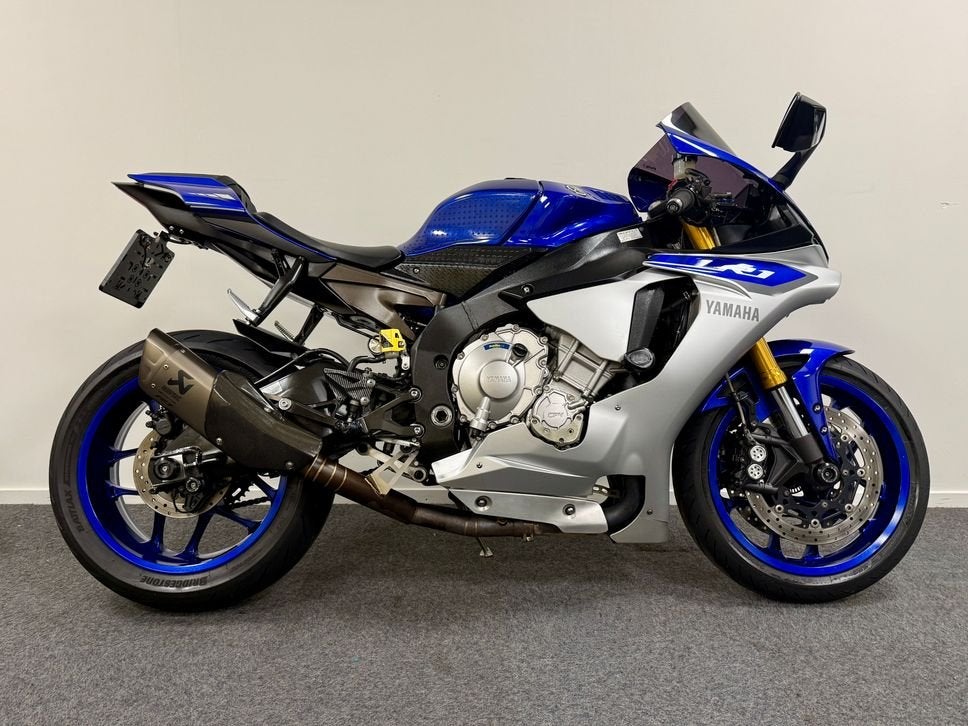 YAMAHA YZF-R1 | 2015 | AKRAPOVIC, Motoren, Motoren | Yamaha, 4 cilinders, Motorrijbewijs A, Bedrijf, Onbekend