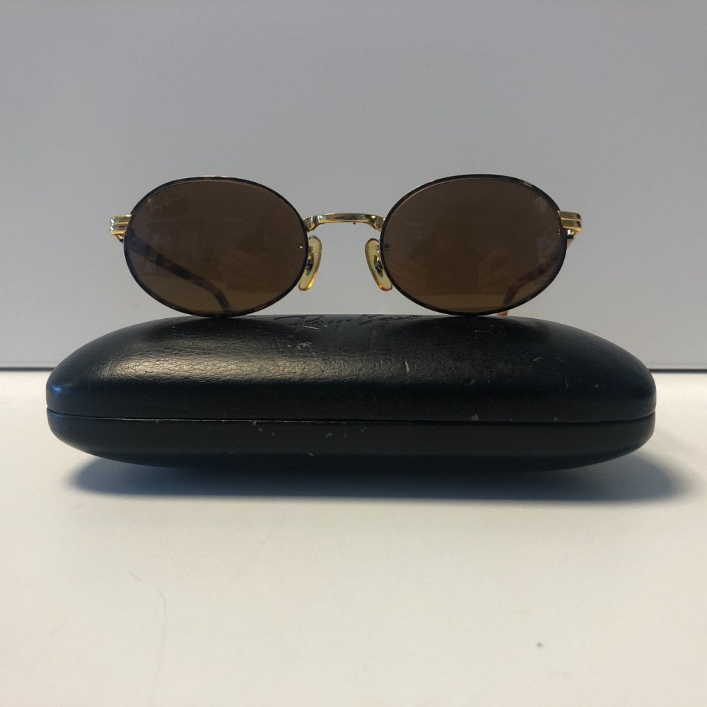 Ray Ban W2895 Polarized Vintage met B&L glazen | Nette Staat, Ray-Ban, Gebruikt, Support@rayban.com, Luxottica Group, 2 Via S. Marco
Milan 20121
Italy