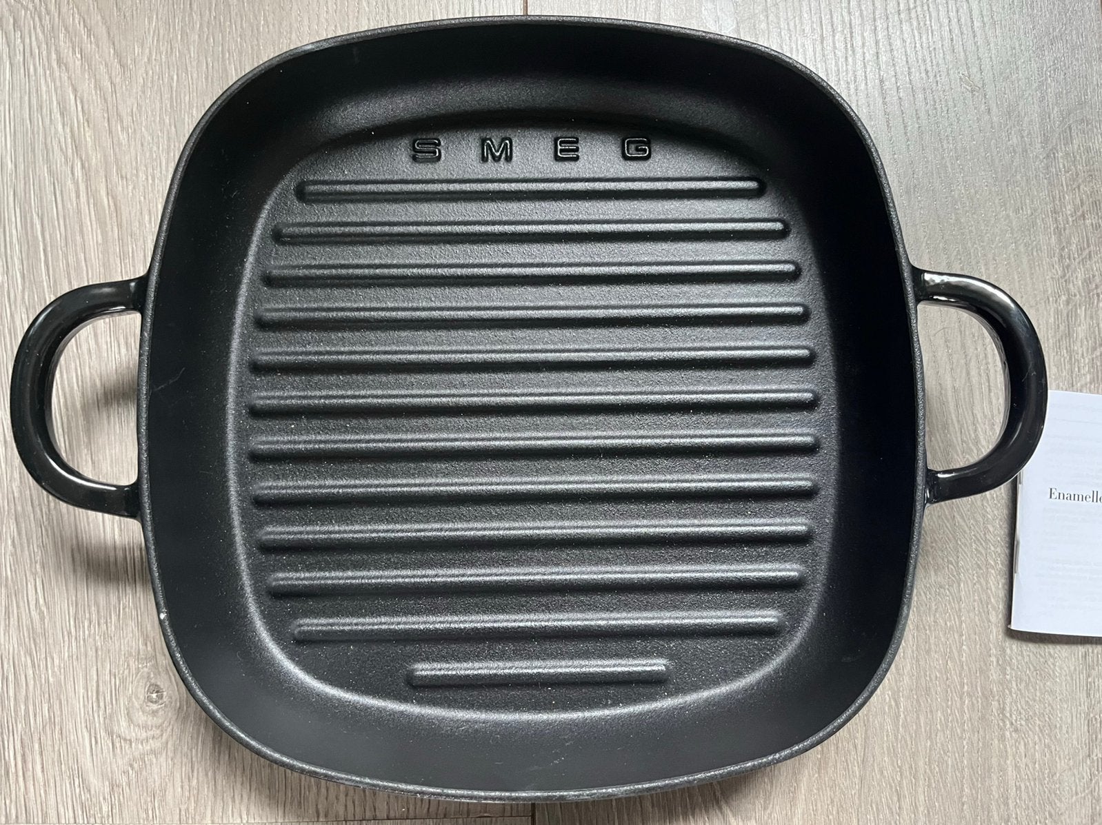 Smeg Gietijzeren Grillpan Zwart 26cm NIEUW, Huis en Inrichting, Keuken | Potten en Pannen, Nieuw, Ophalen of Verzenden, Met handvatten