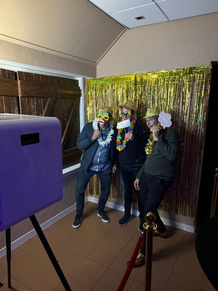 Photobooth huren? Huur onze Photobooth voor de hele dag!, Hobby en Vrije tijd, Feestartikelen | Verhuur, Ophalen, Nieuw, Overige