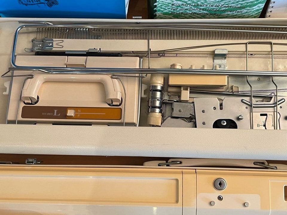 Brother-breimachine KH860 met KR850-dubbelbed-uitbreiding, Ophalen, Zo goed als nieuw, Breien, Machine