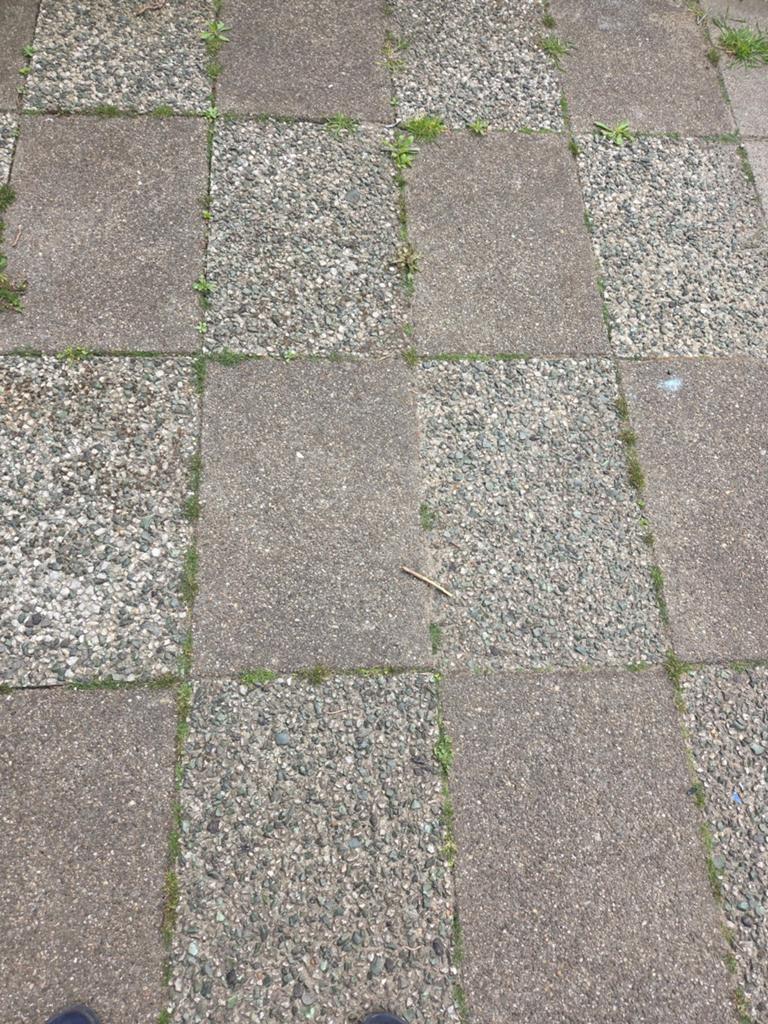 Gebruikte terrastegels, zijn eruit  ligt op stapels, Tuin en Terras, Tegels en Klinkers, Ophalen, Gebruikt, 10 m² of meer, Beton