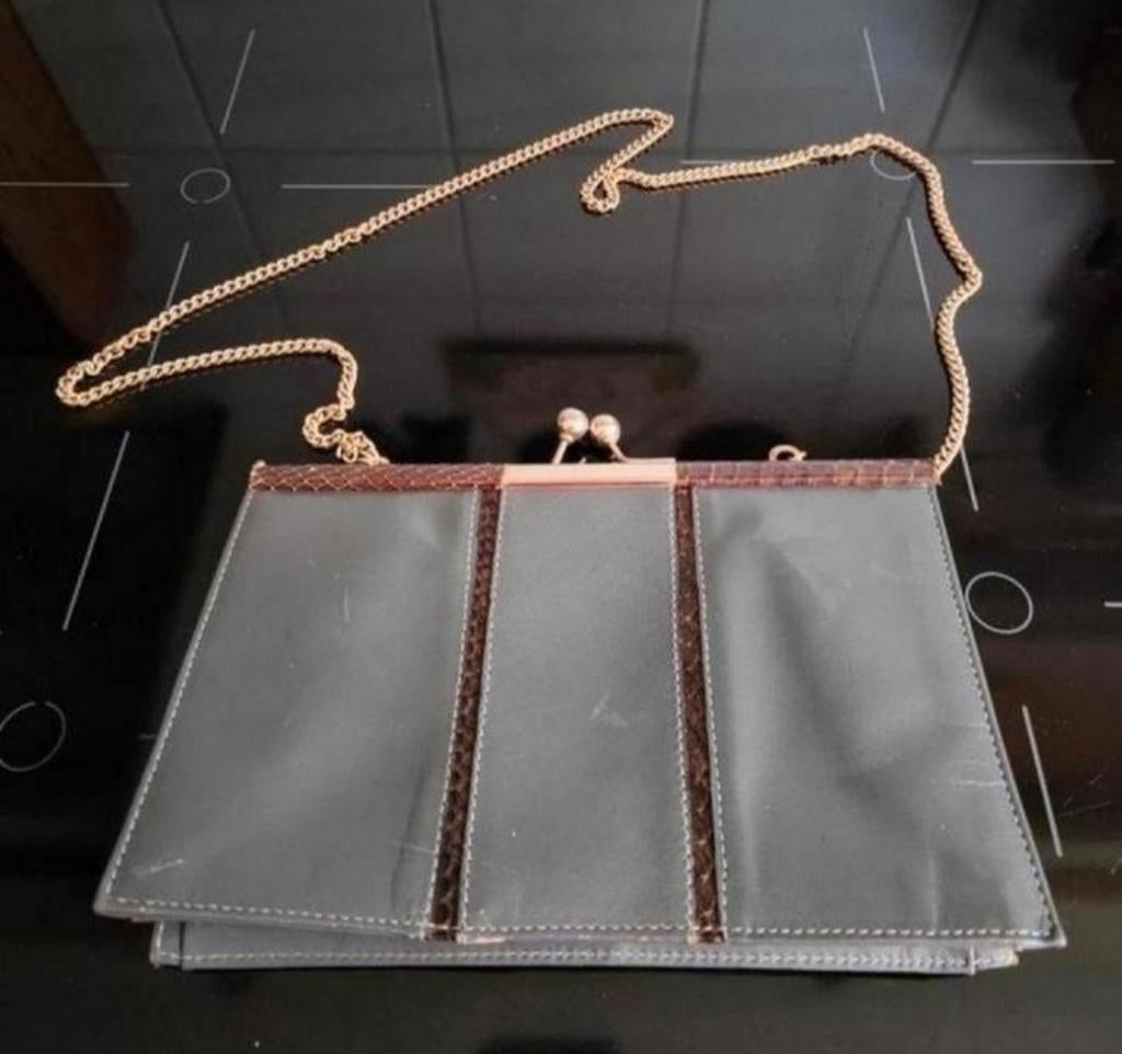 Vintage grijs leren schoudertasje met bruin biesje, 14x22 cm, Sieraden, Tassen en Uiterlijk, Tassen | Schoudertassen, Overige merken