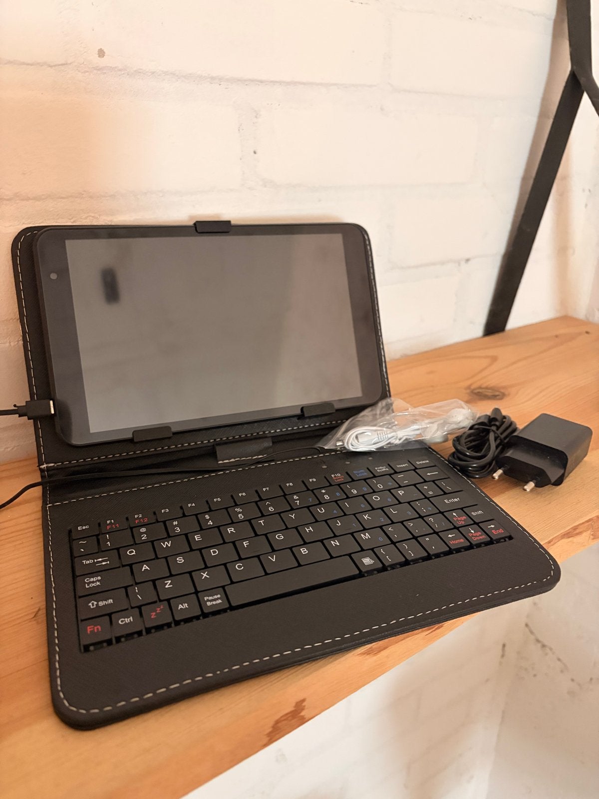 Tablet met toetsenbordhoes en accessoires, Computers en Software, Android Tablets, Nieuw, Wi-Fi, 8 inch, 32 GB, Usb-aansluiting