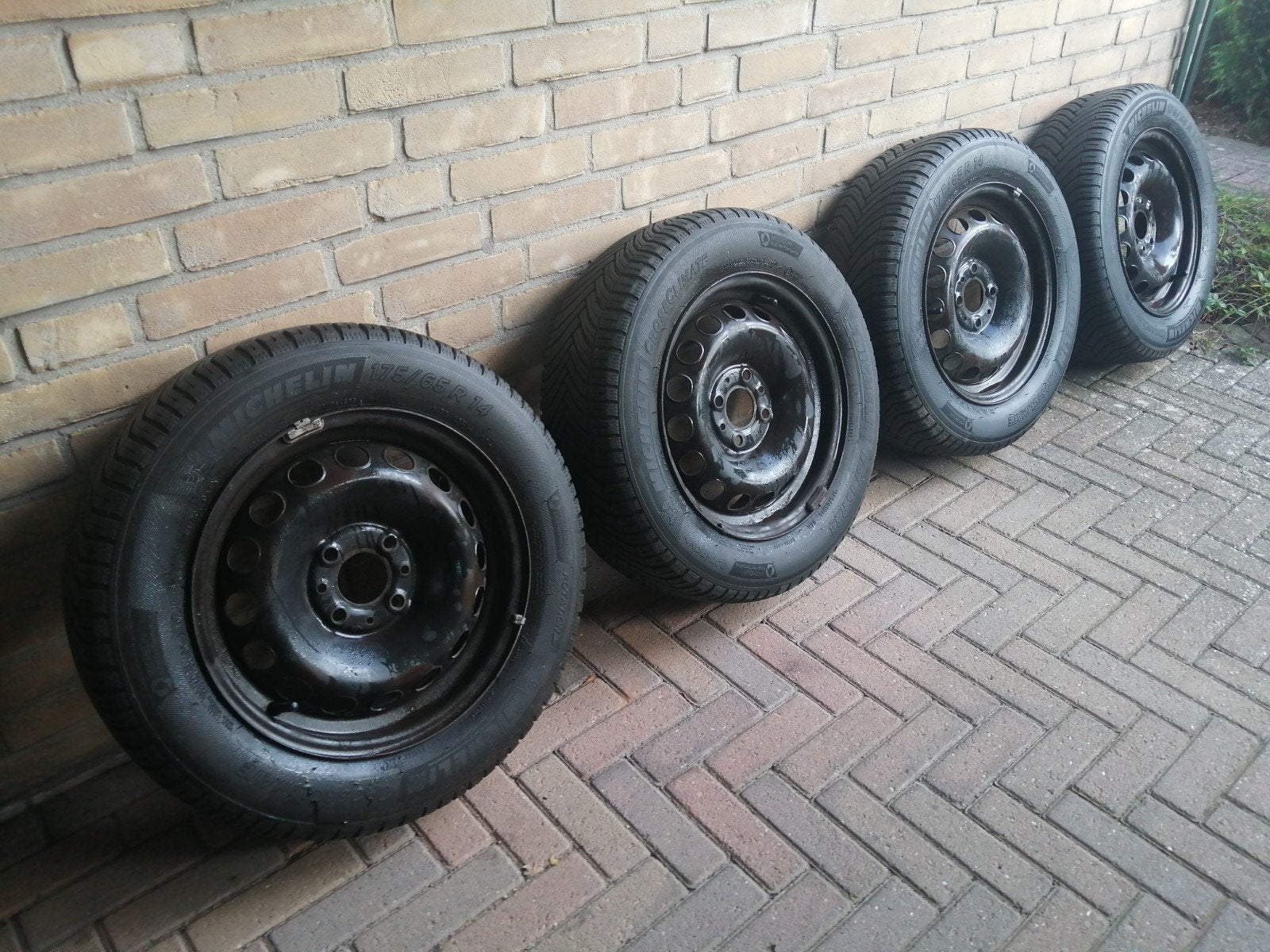 Michelin 175/65R14 winterbanden op stalen velgen, Auto-onderdelen, 14 inch, 175 mm, Banden en Velgen, Winterbanden