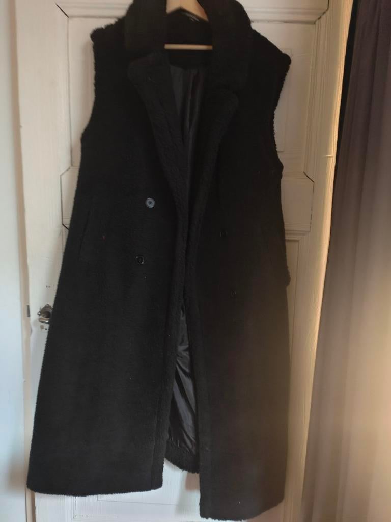 Lang mouwloos vest/jas van zwarte teddy stof, Maat 38/40 (M), Zwart, Giluschka by Wehkamp, Ophalen of Verzenden