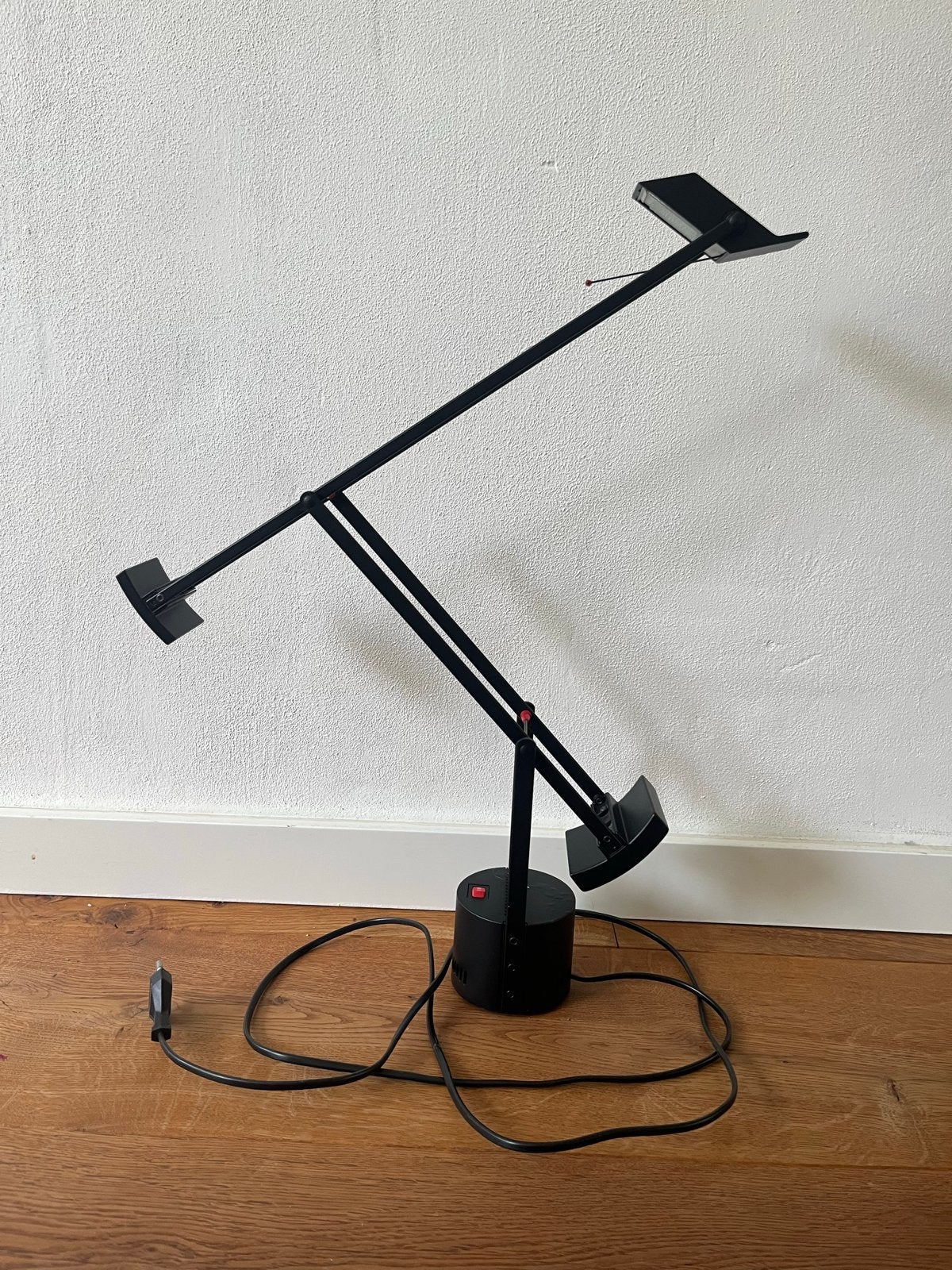 Zwarte Tizio klein model verstelbare bureaulamp/tafellamp, Ophalen, Gebruikt, Zwart, Metaal
