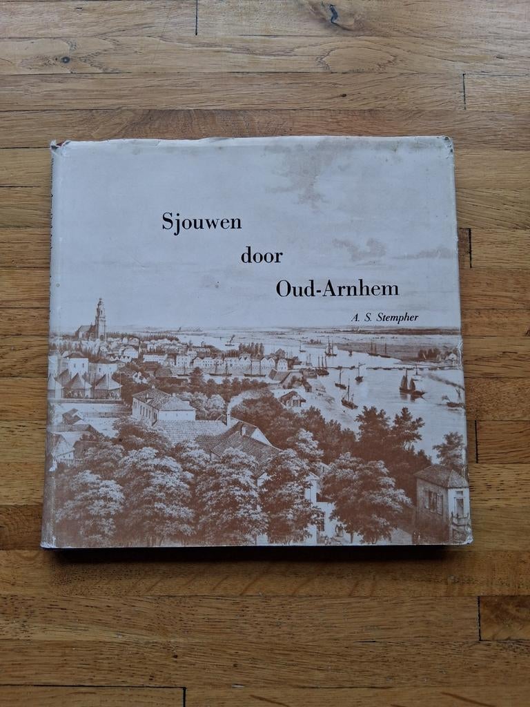 Sjouwen door oud Arnhem Geschiedenis fotoboek in woord beeld, Boeken, Geschiedenis | Stad en Regio, Ophalen of Verzenden, Zo goed als nieuw