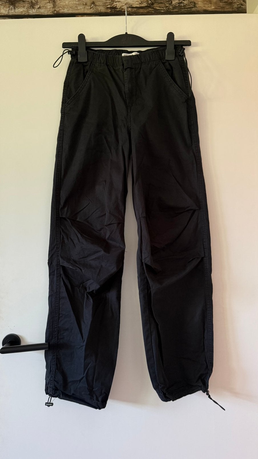 Zwart parachute broek maat xs Pull & Bear, Kleding | Dames, Zwart, Ophalen of Verzenden, Zo goed als nieuw, Maat 34 (XS) of kleiner