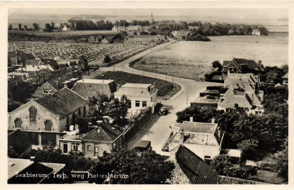 Sexbierum, Terp, weg Pietersbierum - vanuit de lucht - 1952, Verzenden, 1940 tot 1960, Gelopen, Noord-Brabant
