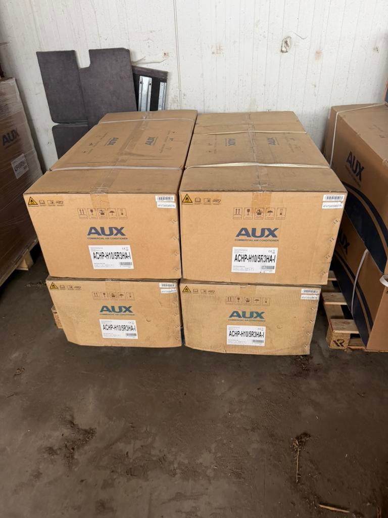 AUX 10 kW split warmtepomp R32  binnen- en buitenunit  €200, Ophalen