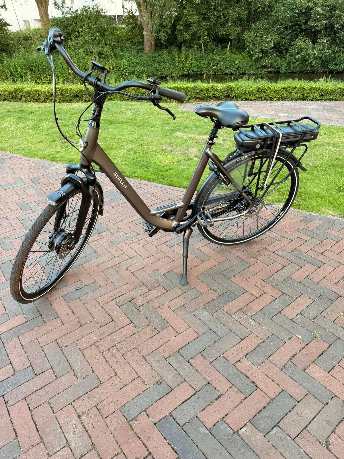 Elektrische fiets Stella Livorno, Zo goed als nieuw, 51 tot 55 cm, 50 km per accu of meer, Ophalen