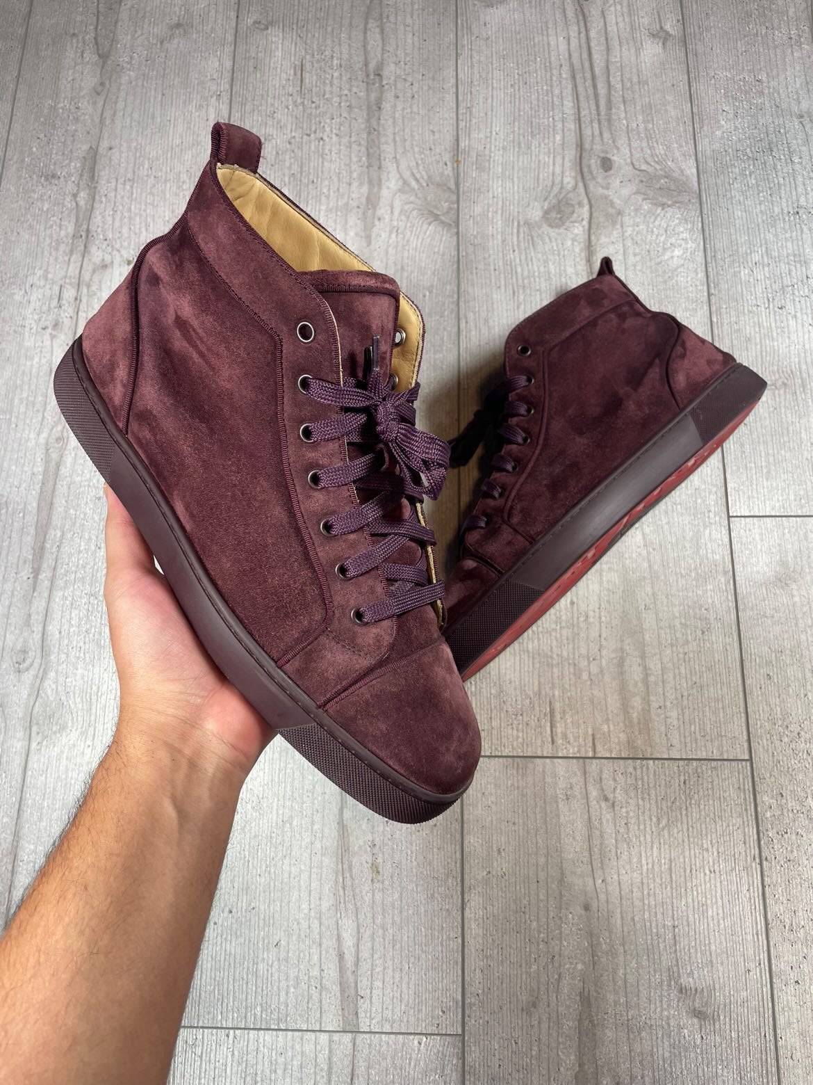 Louboutin suede bourdeau origineel, Ophalen, Zo goed als nieuw