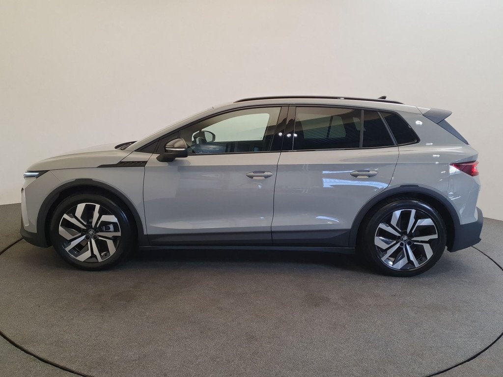 Skoda Elroq 85 Sportline Wegklapbare trekhaak, Camera, Auto's, Skoda, Automaat, 12 maanden, Achterwielaandrijving, Zwart