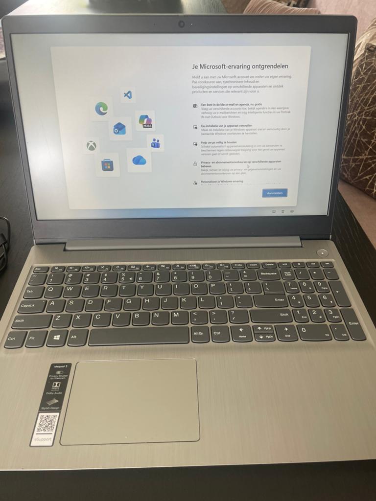 Lenovo Ideapad 3 15IIL05 81WEOOFKMH met mooie hoes, Ophalen of Verzenden, Zo goed als nieuw, 15 inch, 2 tot 3 Ghz