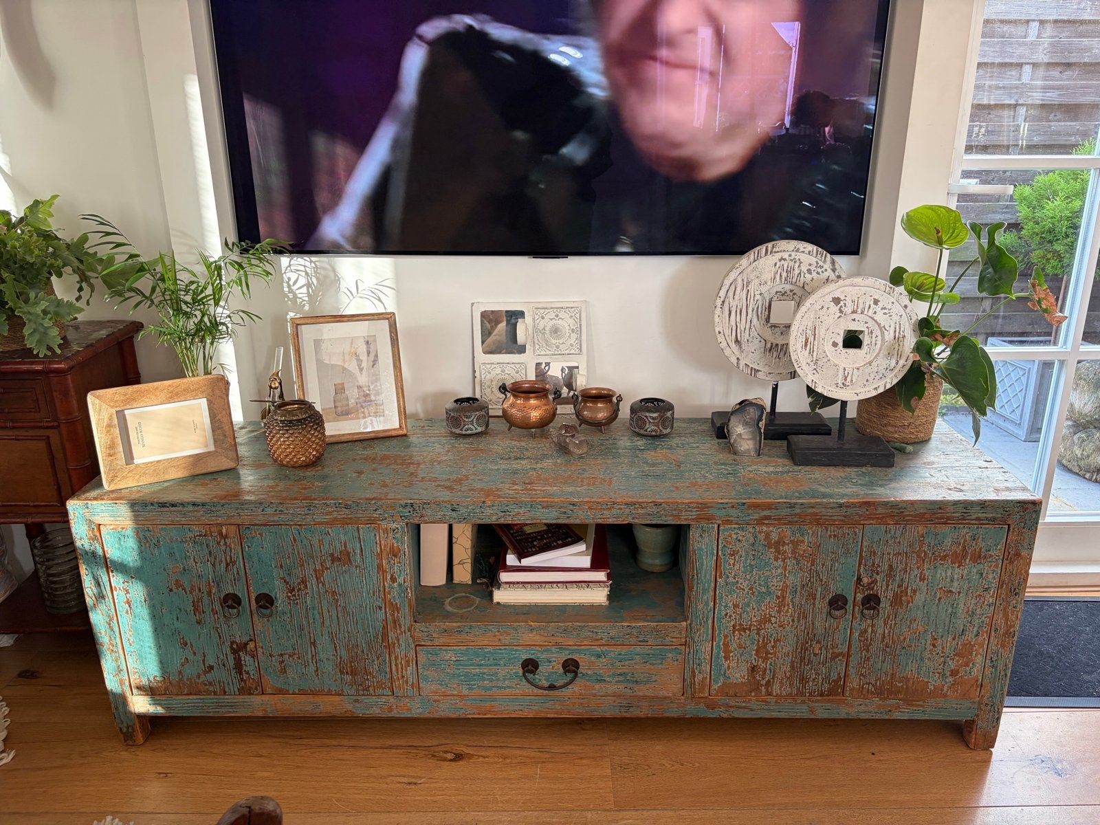 Robuust turquoise/blauw tv-meubel - Zo goed als nieuw, Ophalen, 150 tot 200 cm, Zo goed als nieuw, Minder dan 100 cm