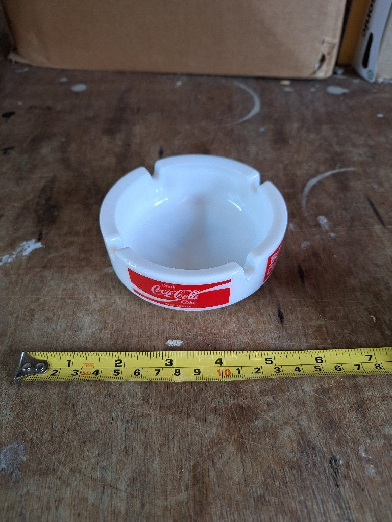 Vintage Nederlandse originele Coca Cola asbak jaren 80, Ophalen of Verzenden, Zo goed als nieuw, Gebruiksvoorwerp
